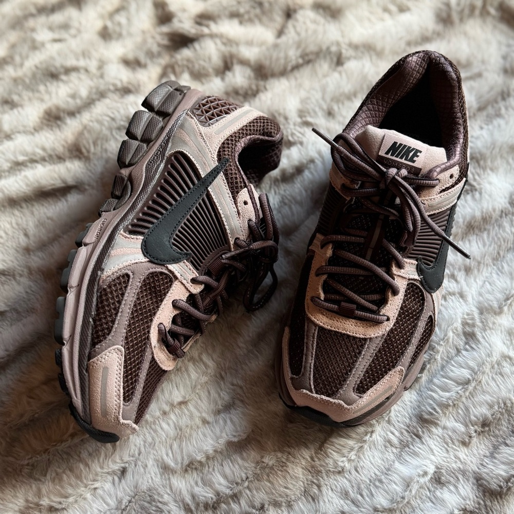 Nike Vomero Zoom 3 Brown and Pink Sneakers